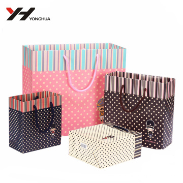 Wholesale logo imprimé sac d&#39;emballage cadeau en carton recyclable